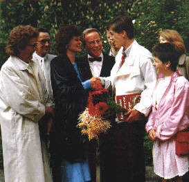 Meine Jugendweihe. Teilnehmerheft 1989/ 90, hg. v. Zentralen Ausschuß für Jugendweihe in der DDR, Berlin 1988, Titelbild.