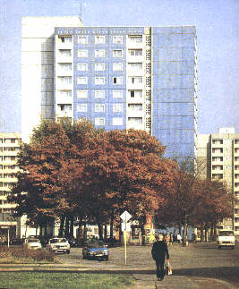 am Bhnischplatz, in: Bhle, Karl-Heinz, Dresden in Farbe, VEB F.A. Brockhaus Verlag Leipzig, o. J., S. 93.