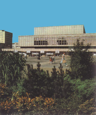 Bezirksstadt Gera, in: A GDR Minitour, Dresden, 1987, S. 37.