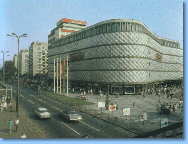 konsument-Warenhaus, in:  Leipzig, [Autorenkollektiv], 4., bearb. Aufl., VEB F. A. Brockhaus Verlag Leipzig, 1977, S. 27