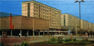 Karl-Marx-Strae in: Meyers Neues Lexikon, 2., vllig neu erarbeitete Auflage in 18 Bnden, Bd. 9, Leipzig 1974, S. 29, sv. ''Magdeburg''.