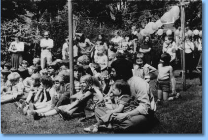 Kinderfest auf einem Hinterhof in Berlin-Pankow, Ende der 1970er Jahre, Foto: Dana Schieck