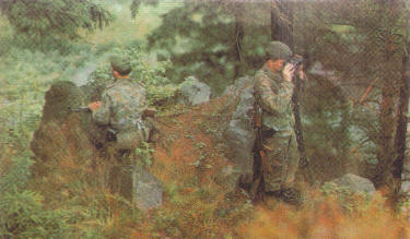 ''Grenzsoldaten auf Wacht - harter und verantwortungsvoller Dienst'', in: Dietrich, Wolfgang Major, Vom Sinn des Soldatenseins, Gedanken eines Zwanzigjährigen, in: URANIA-UNIVERSUM, Bd. 16, URANIA-Verlag Leipzig/Jena/Berlin 1970, zw. S. 64 u. 65.