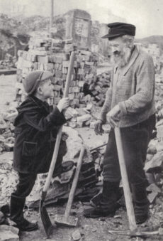 Die ''neue'' und die ''alte'' Generation - sie alle halfen mit, in: Trott, Fritz/ Erdmann, Horst u.a., 10 Jahre Nationales Aufbauwerk der Hauptstadt Berlin, hg. v. Ausschu der Nationalen Front des Demokratischen Deutschland der Hauptstadt Berlin Nationales Aufbauwerk, 1961, S. 22.