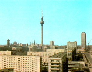 Blick über Berlin, in: Meyers Neues Lexikon, Bd. 2, 2., völlig neu erarb. Aufl. in 18 Bänden, Leipzig 1972, S. 225, sv. ''Berlin''.