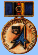 Medaille fr hervorragende Leistungen in der Bewegung Messen der Meister von morgen, in: Meyers Neues Lexikon, 2., vllig neu erarb. Aufl. in 18 Bnden, Bd. 9, Leipzig 1974, S. 252, s.v. ''Medaille fr hervorragende Leistungen in der Bewegung Messen der Meister von morgen''. (Abbildung bearbeitet)