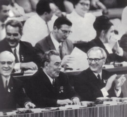 VIII. Parteitag der SED in der Werner-Seelenbinder-Halle in Berlin, Juni 1971, in:  Honecker, Erich, Aus meinem Leben, Dietz Verlag Berlin 1982, S. 173.