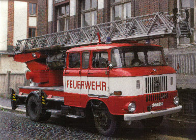 DL 30 K mit Einmann-Arbeitskorb und Maximal-Belastung von 100 kg, in: Paulitz, Udo, Feuerwehren in Ostdeutschland, Fahrzeuge von 1945-1990, Stuttgart 1992, S. 85.