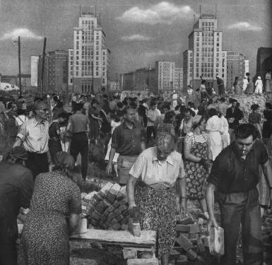 Trott, Fritz/ Erdmann, Horst, 10 Jahre Nationales Aufbauwerk in der Hauptstadt Berlin, hg. v. Ausschu der Nationalen Front des Demokratischen Deutschland der Hauptstadt Berlin Nationales Aufbauwerk, Berlin [o.J.], S. 54.